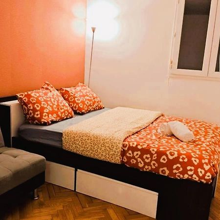 Mini-Studio Avec Kitchenette Ou Chambre Confort Avec Frigo Et Tv - Parking En Option Sur Resa ! Chaville Exteriér fotografie