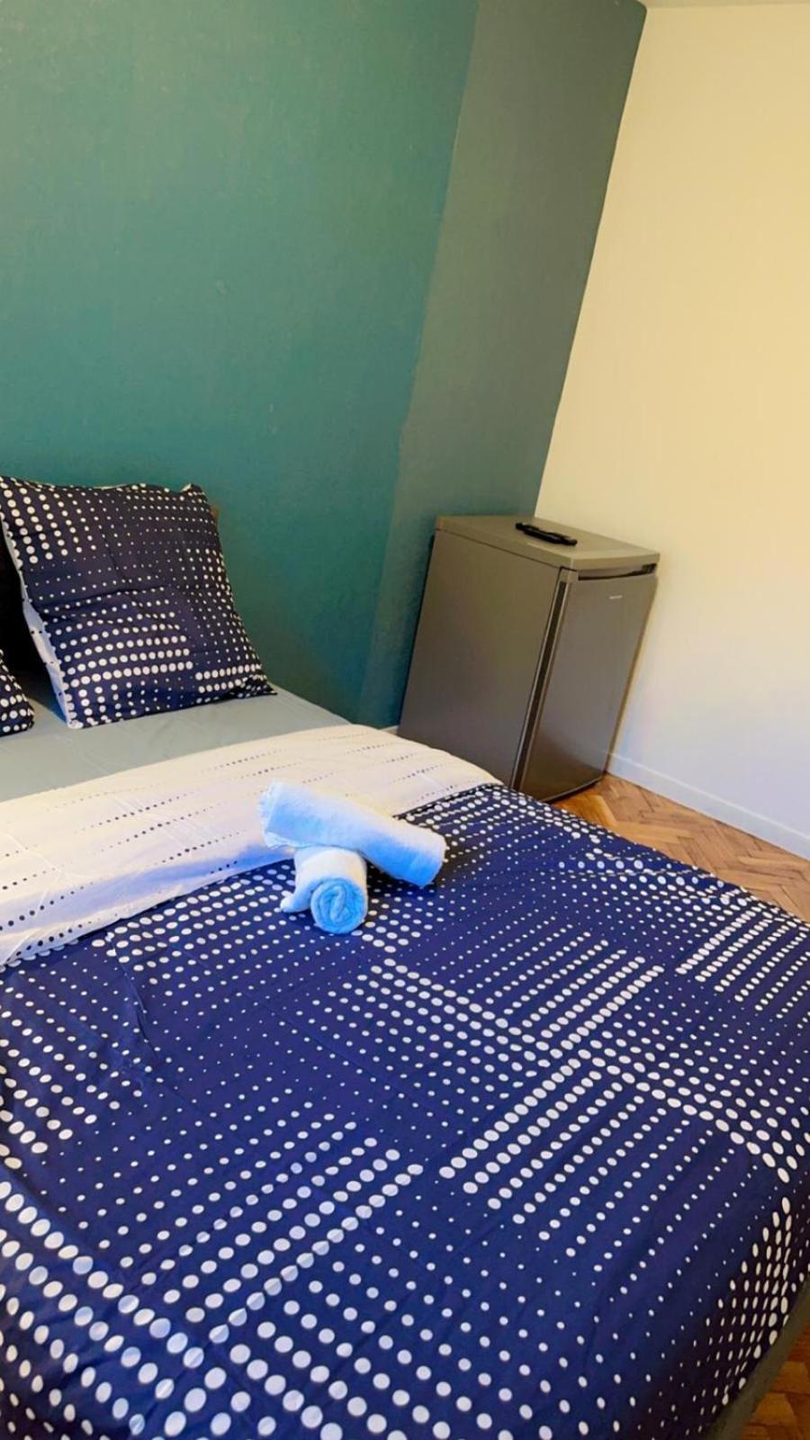 Mini-Studio Avec Kitchenette Ou Chambre Confort Avec Frigo Et Tv - Parking En Option Sur Resa ! Chaville Exteriér fotografie