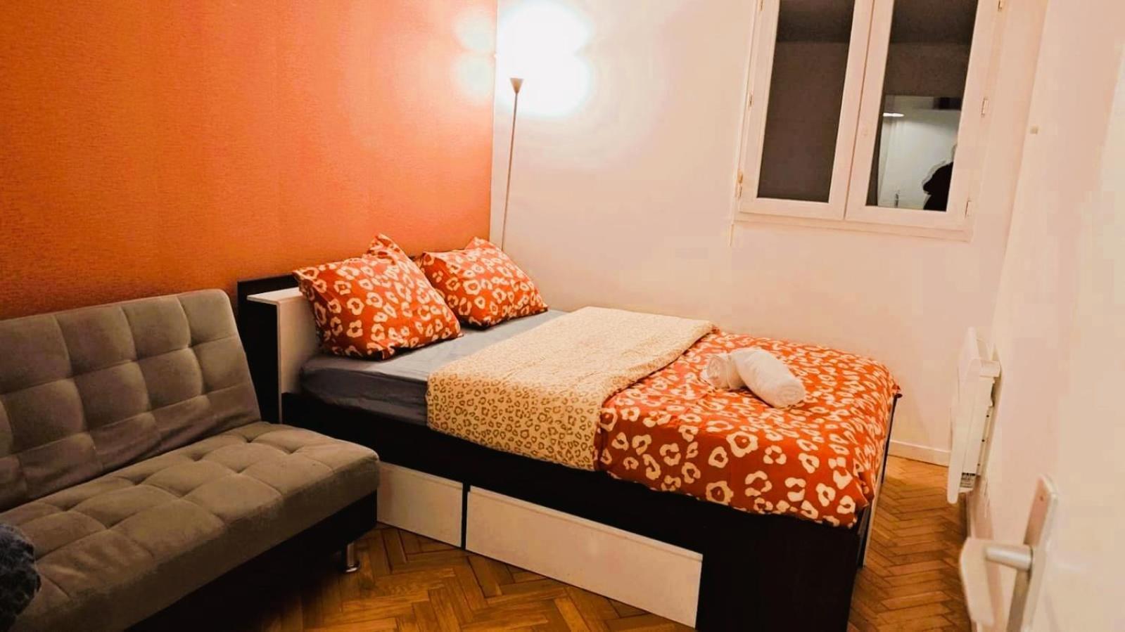 Mini-Studio Avec Kitchenette Ou Chambre Confort Avec Frigo Et Tv - Parking En Option Sur Resa ! Chaville Exteriér fotografie