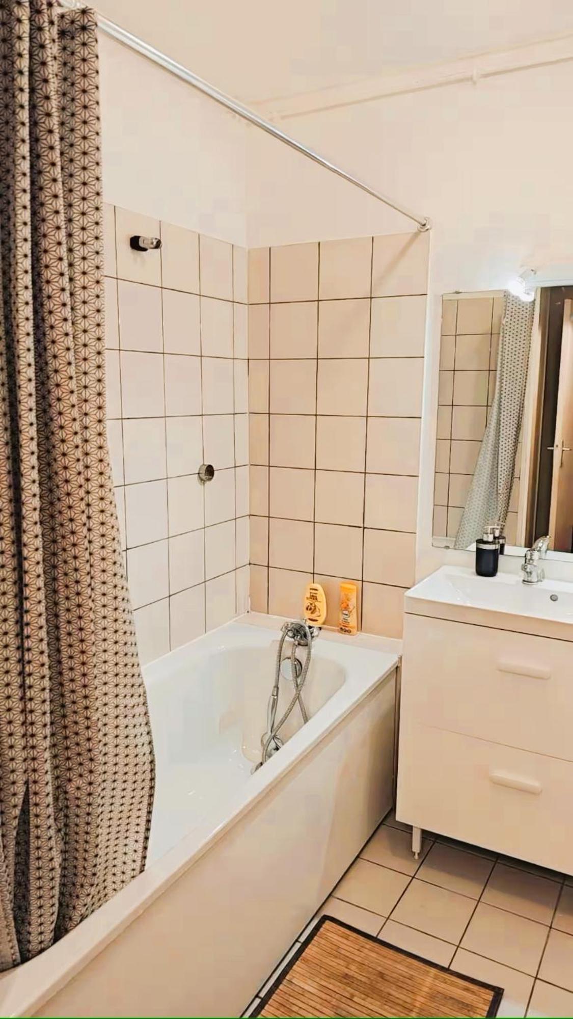 Mini-Studio Avec Kitchenette Ou Chambre Confort Avec Frigo Et Tv - Parking En Option Sur Resa ! Chaville Exteriér fotografie
